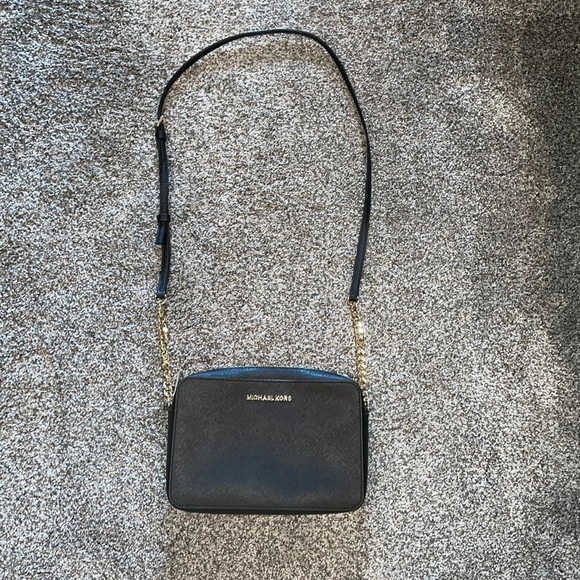 Michael Kors Handbags - Michael Kors Crossbody